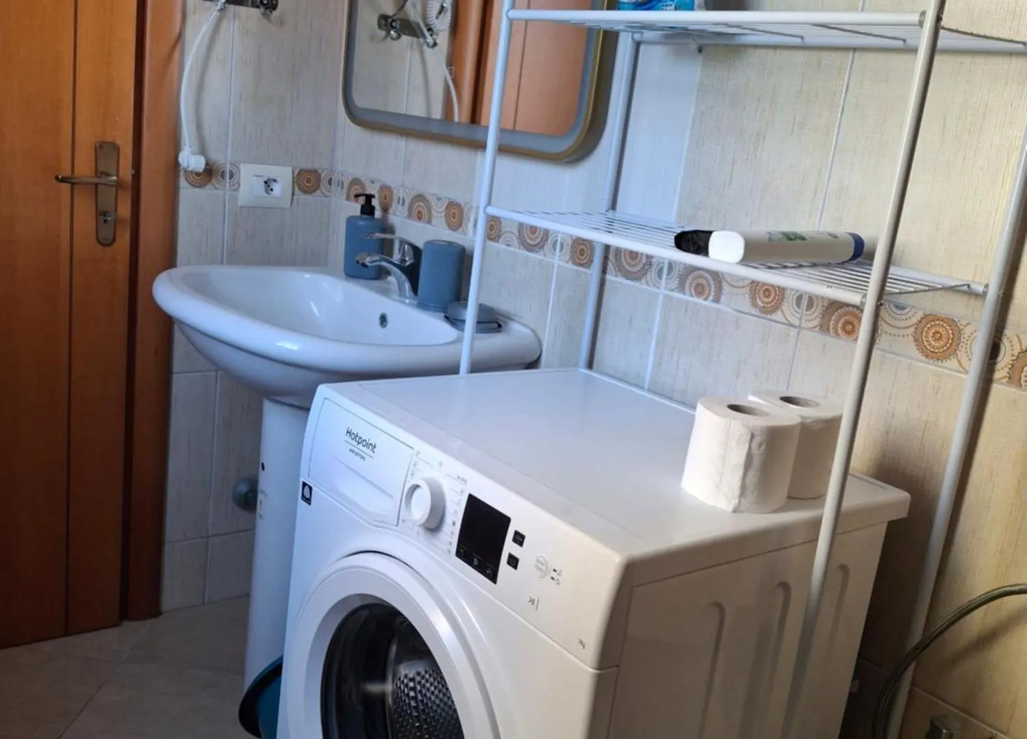 Cozy Apartment In City Center Himare