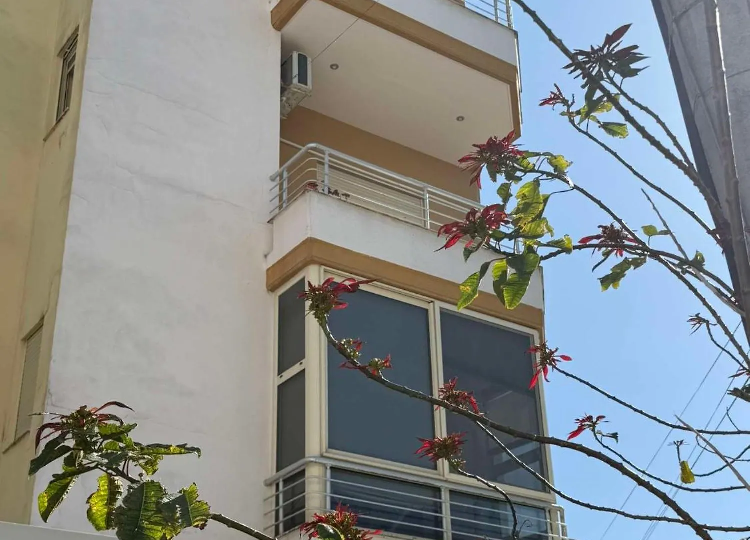 Cozy Apartment In City Center Himare Albania